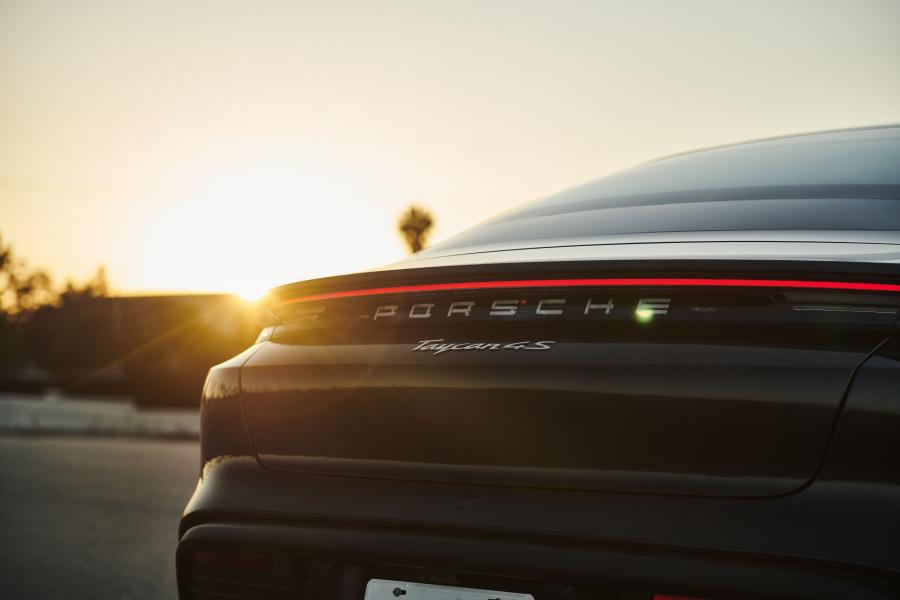 Детали экстерьера Porsche Taycan 4S 2020 года  (NA) (фото 28 из 29)